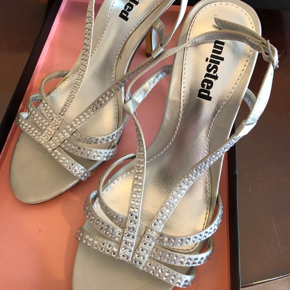 UNLISTED List Less Silver Braided Sandal, Size 6M.